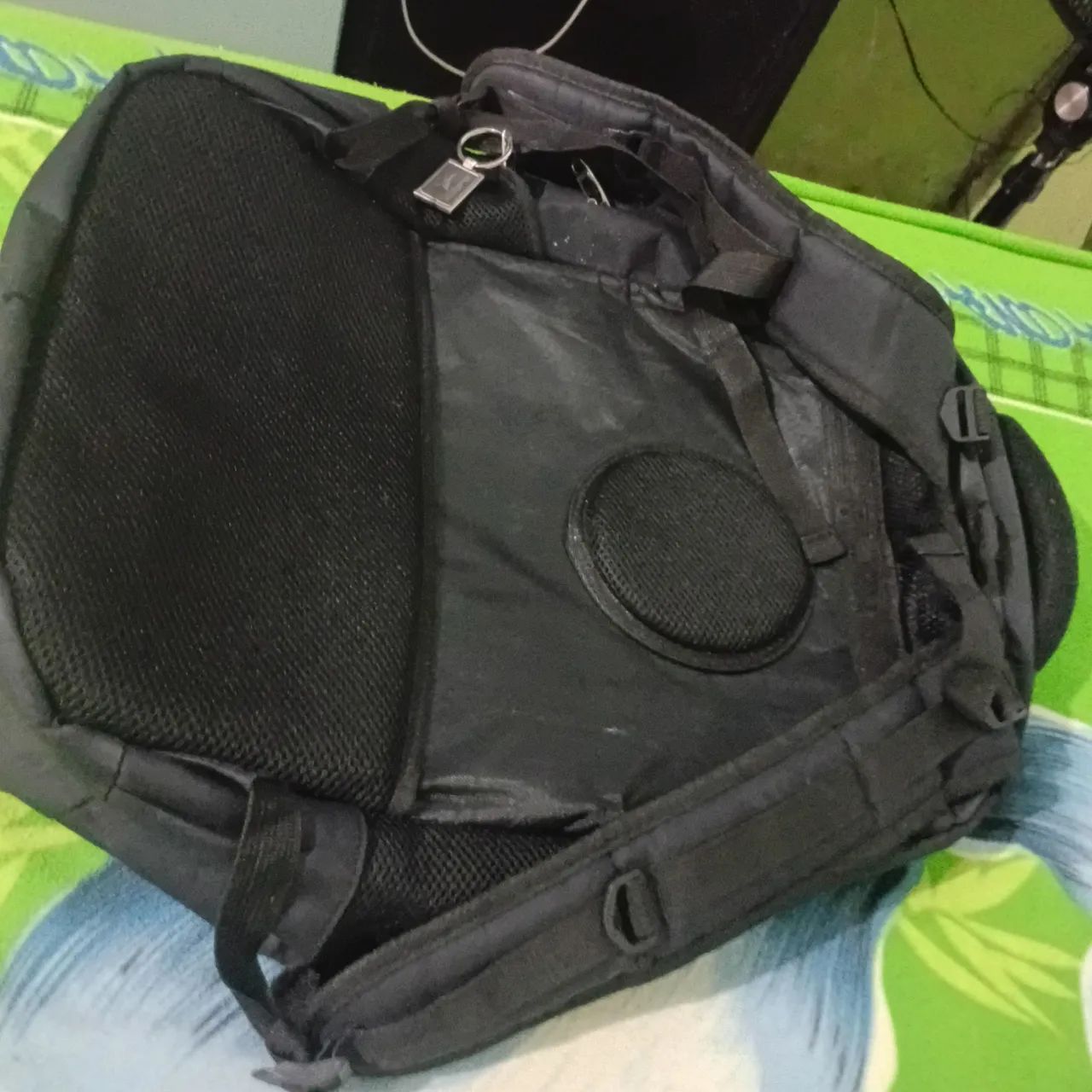 Vendo mochila grande ideal pra notebook 