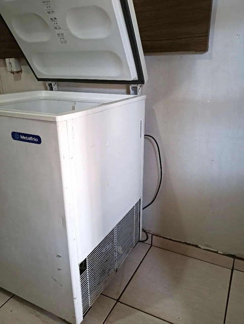 Freezer Horizontal Branco 166L Modelo Metalfrio DA170 - Foto 4