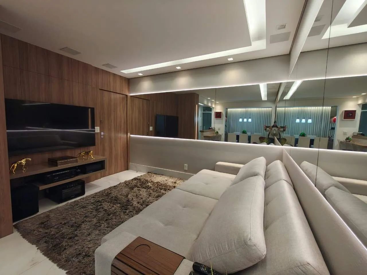Apartamento de 2 quartos, acabamento impecável, andar alto. - Foto 2