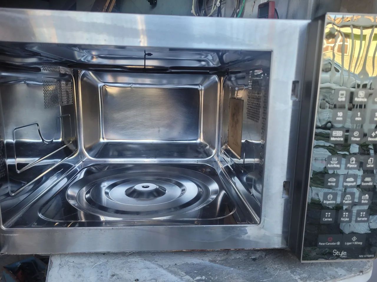 Microondas Panasonic 32 litros Inox - Foto 2