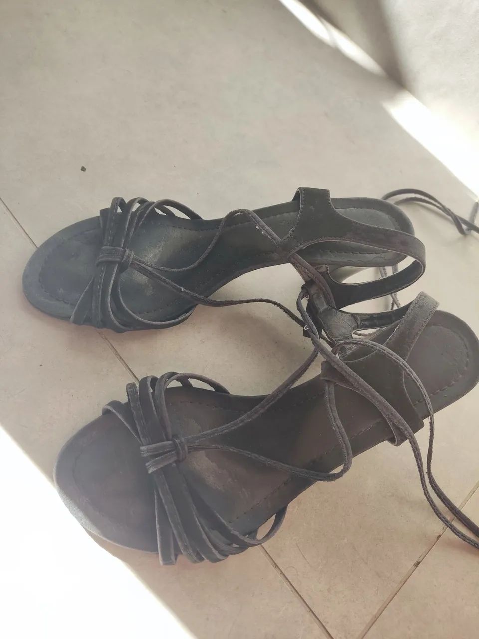 Sapato Preto com tiras 37  - Foto 2