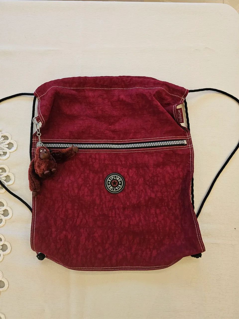 Mochila saco Kipling vermelha com macaquinho