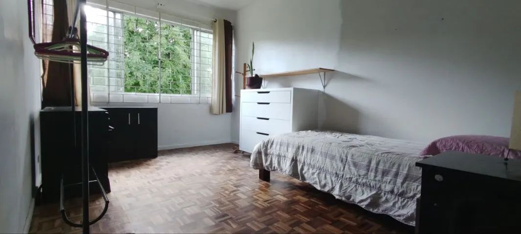 Alugo quarto para moça - Foto 2