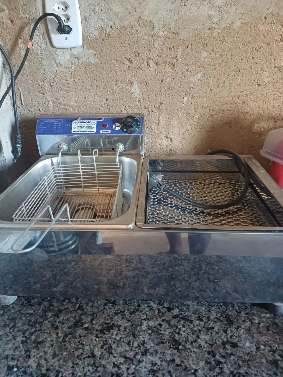 Fritadeira elétrica capacidade de 7 litros semi nova