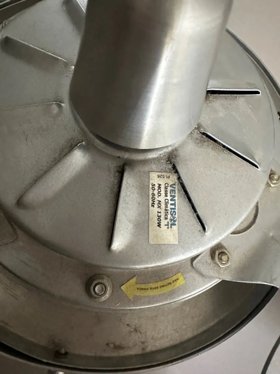 Desapego ventilador de alumínio e madeira de parede.  - Foto 5