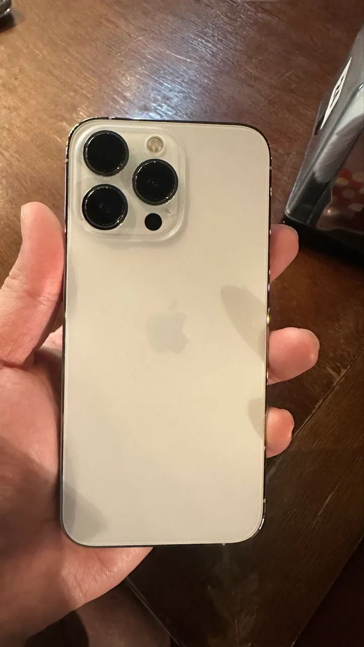 iPhone 13 Pro Branco 256GB com AirPods - Celulares e Smartphones