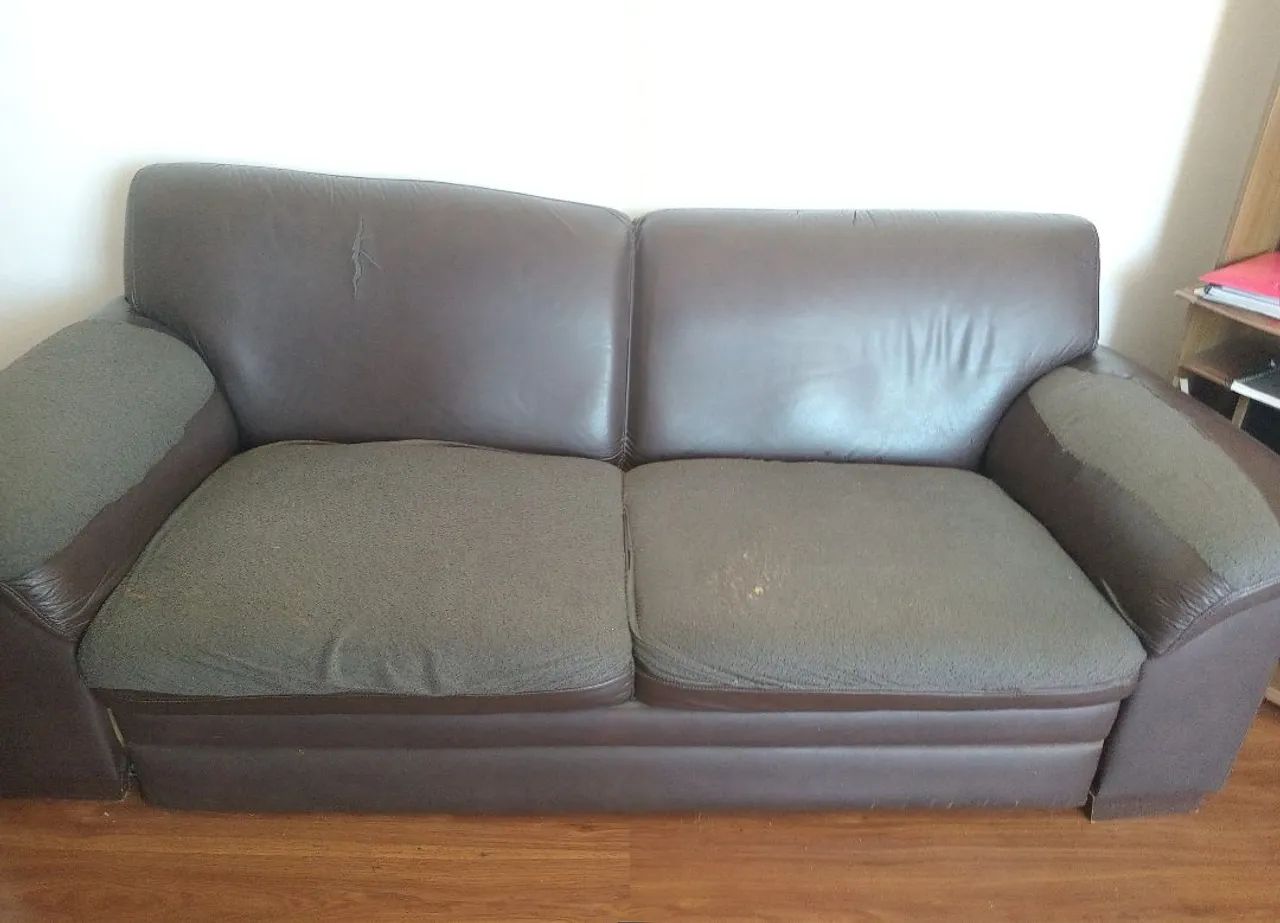 Vdo sofá grande 4  lugares, com  boa estrutura - Foto 2