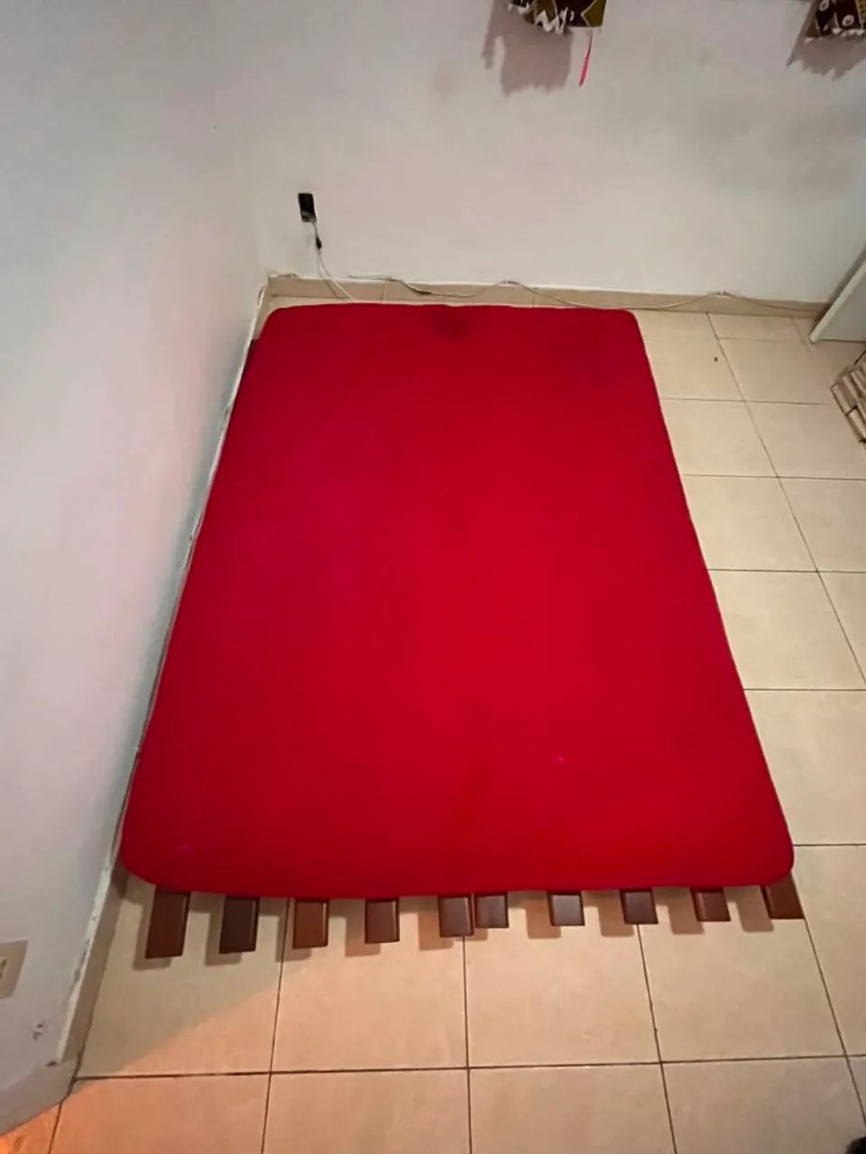 Sofa-cama tipo futton vermelho - Foto 3