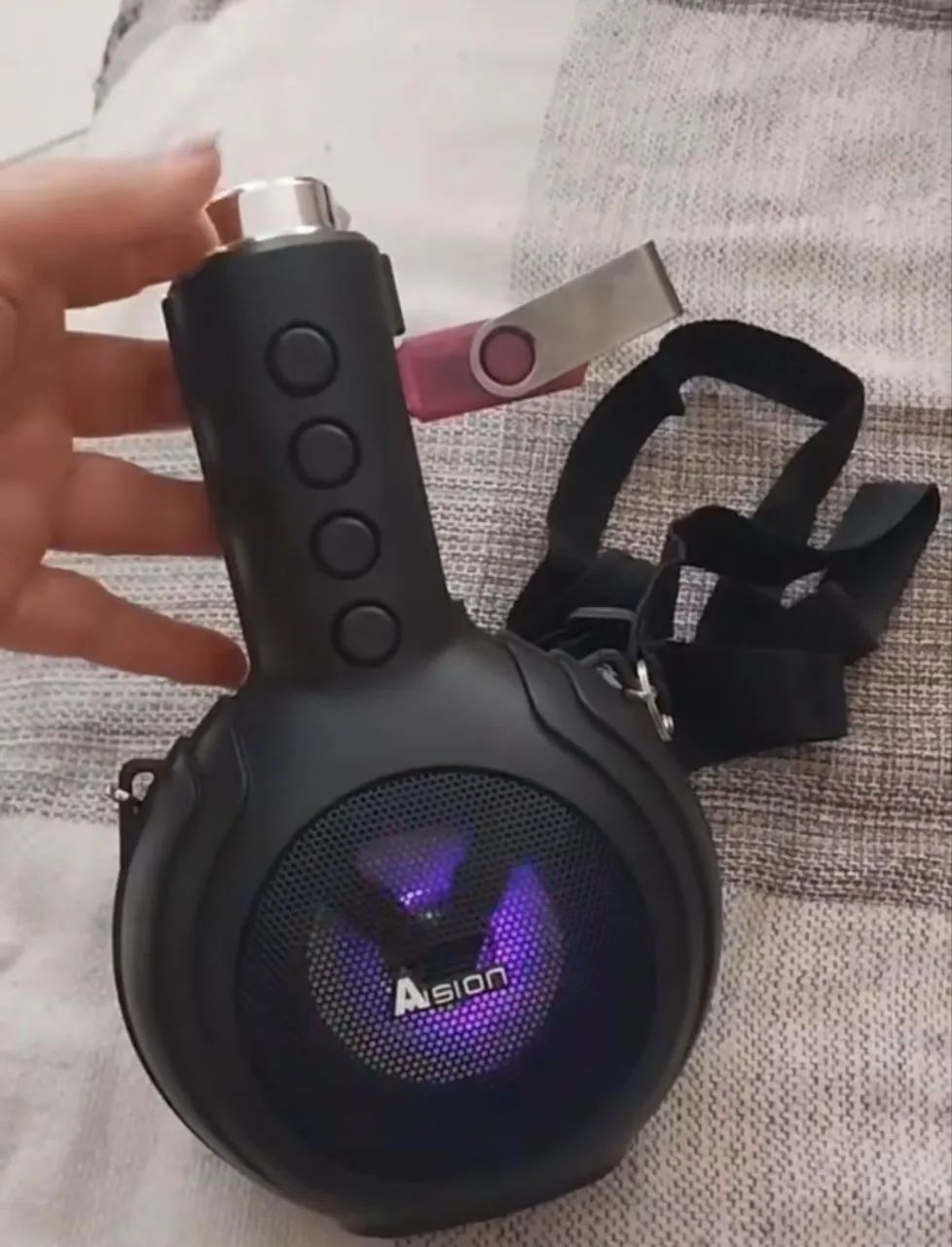 Caixinha de som formato de garrafa bluetooth  - Foto 4