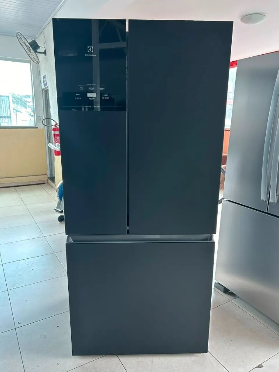 Refrigerador Electrolux 590L 110v - Plotado de Preto