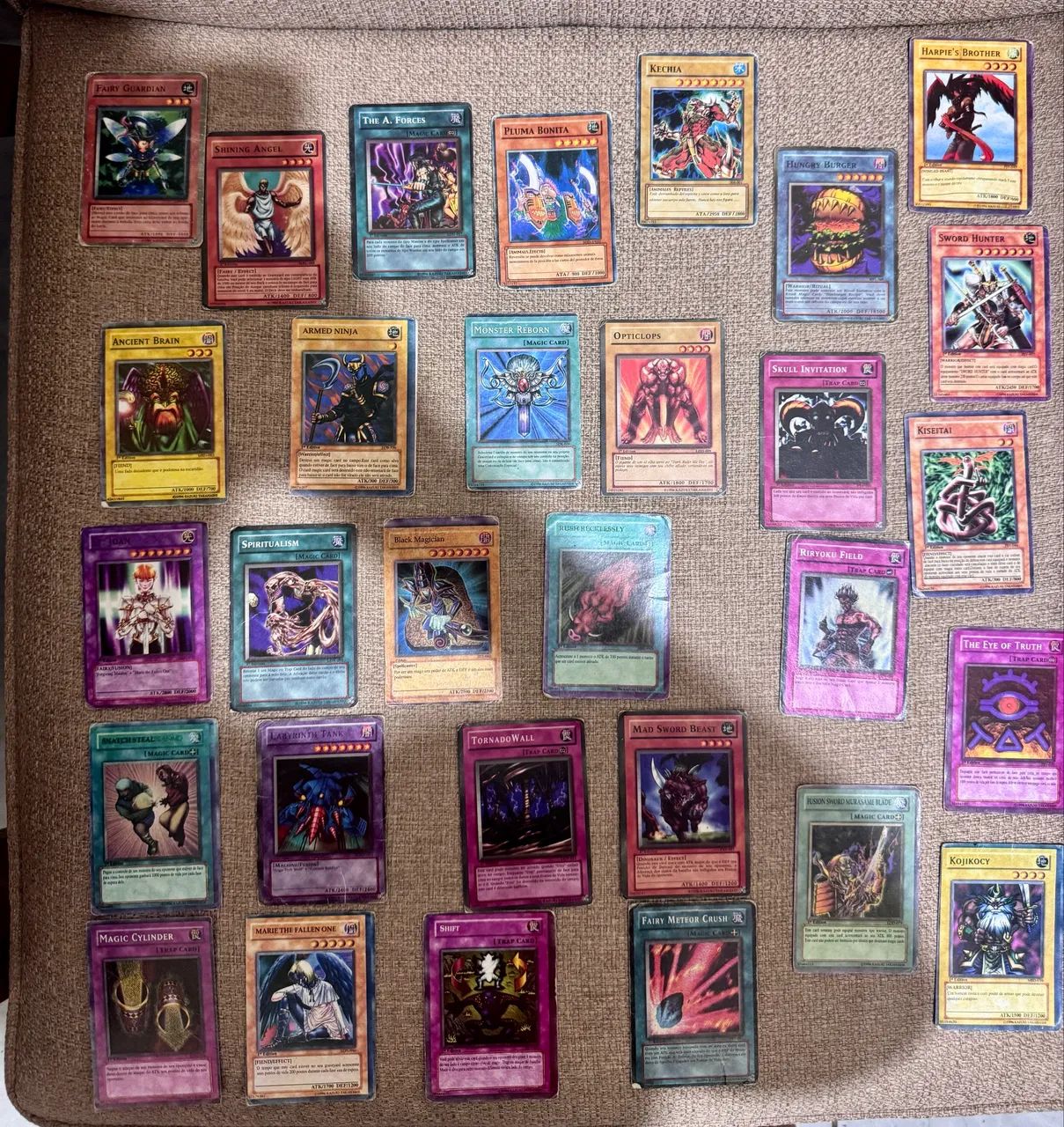Cartas Yu-Gi-Oh! com Mago Negro (Black Magician) - Algumas Réplicas