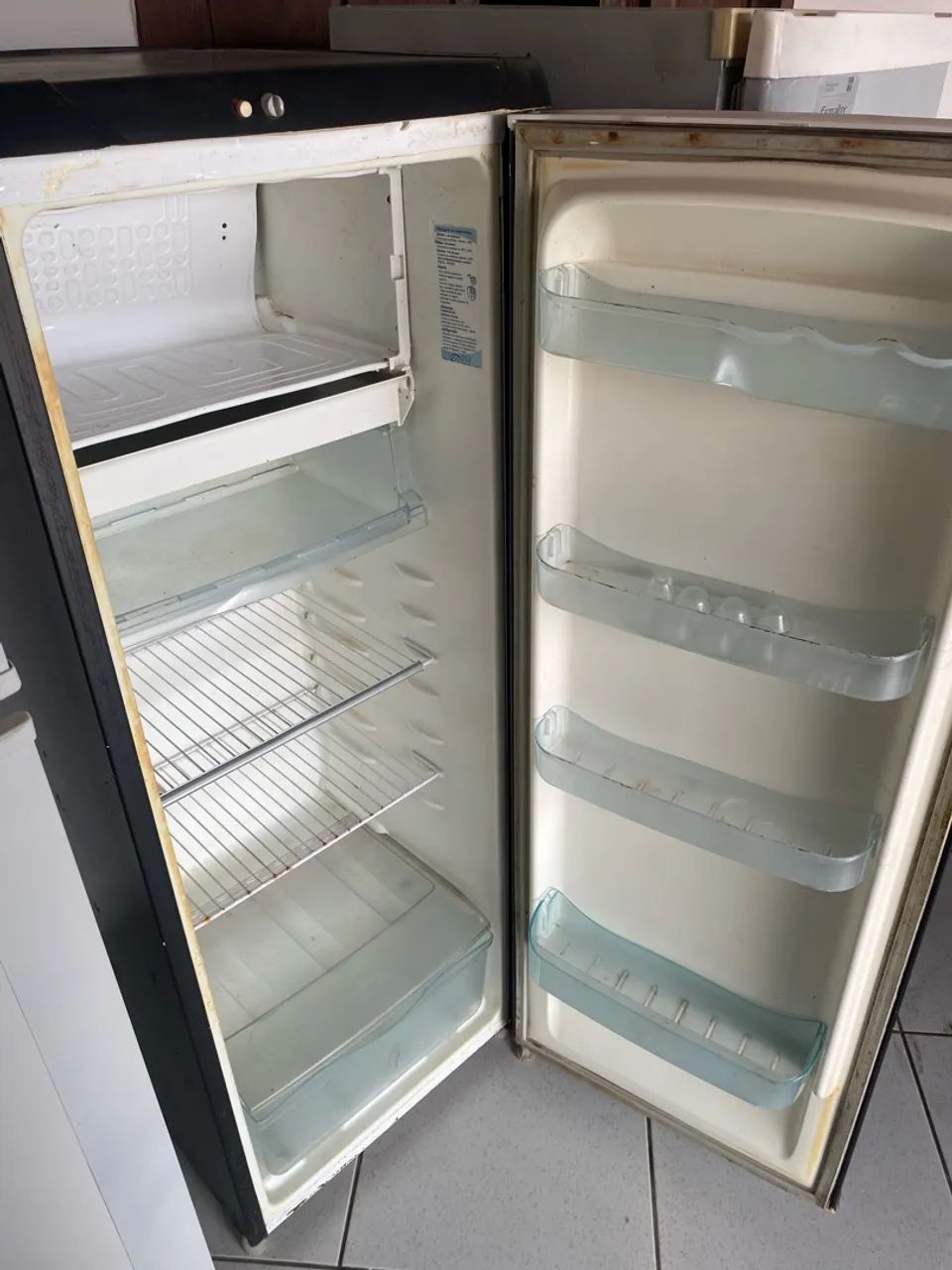 Geladeira semi nova 