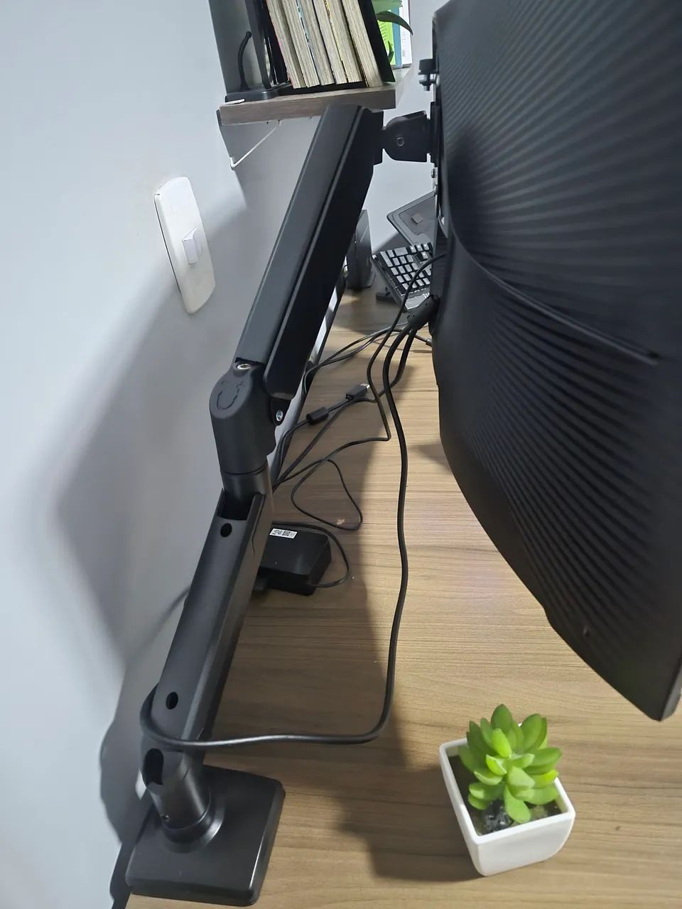Monitor Gamer Curvo Samsung Odyssey G5 32" (32 Polegadas) + Suporte Articulado - Foto 3