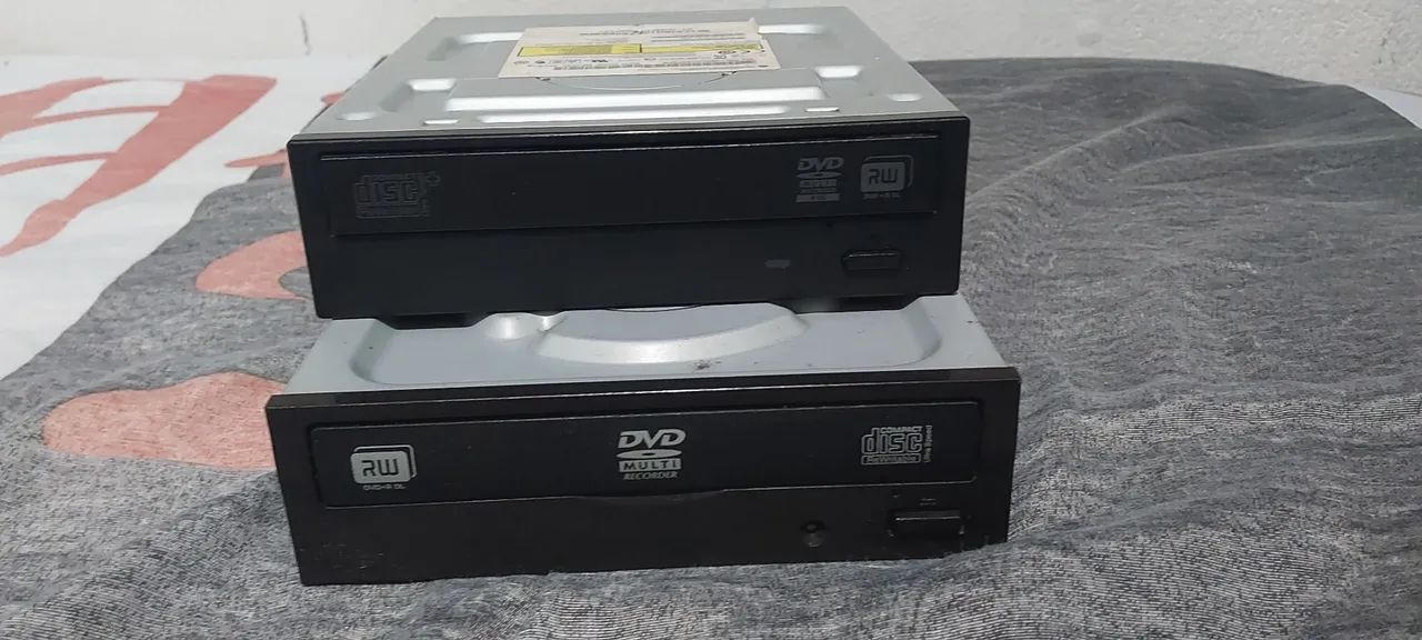 Gravador DvD ,CD leitor computador desktop bem conservado 