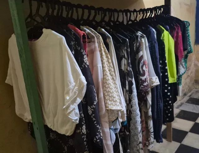  ROUPAS PRA BRECHÓ LOTES COM 155 PEÇAS  - Foto 3