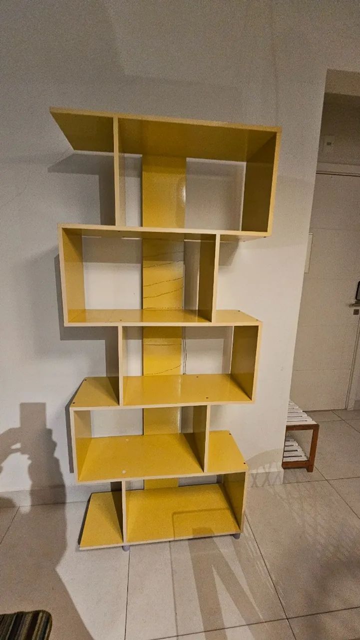 Estante Amarela