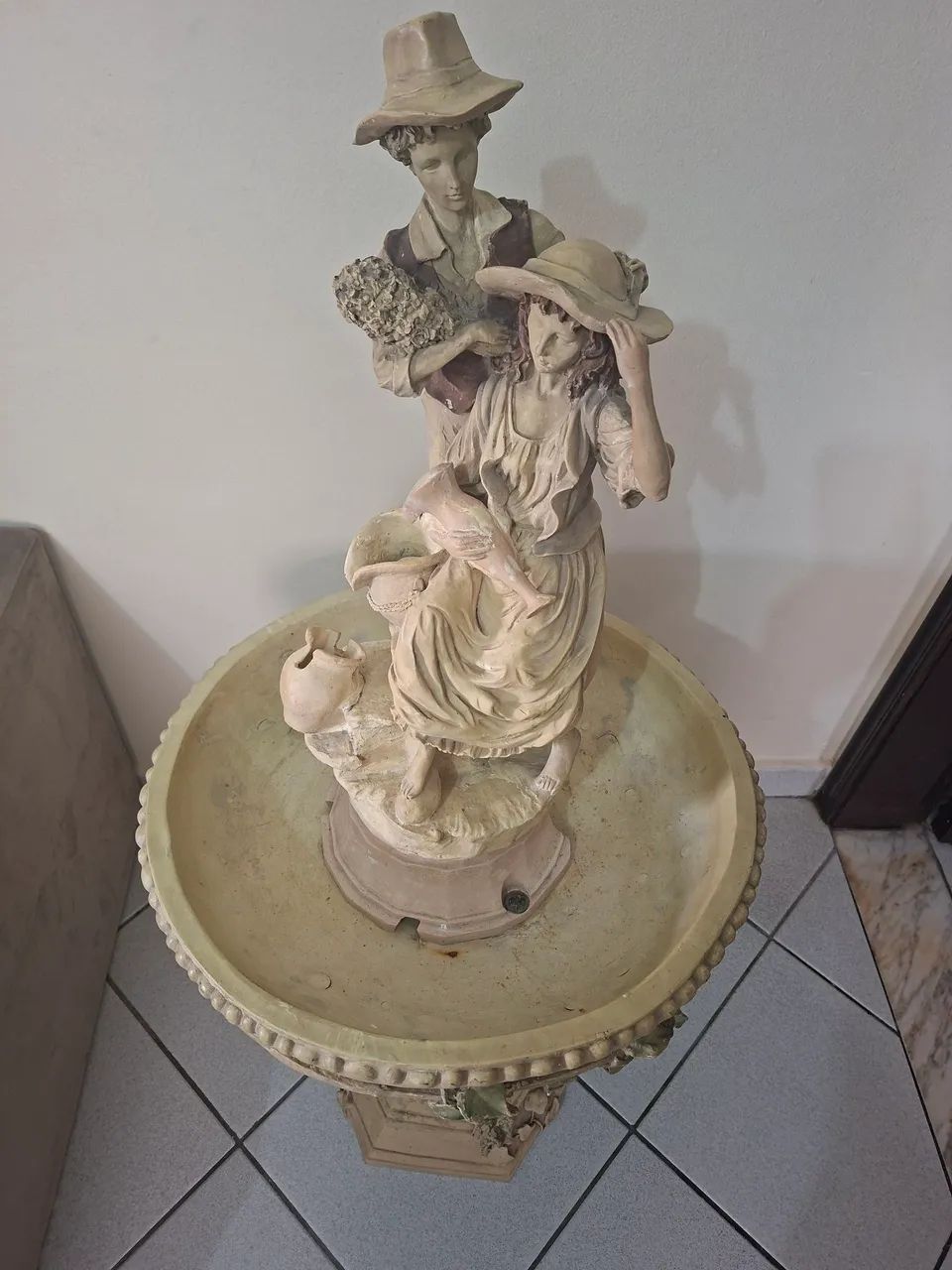 Fonte casal mulher com jarro  - Foto 2