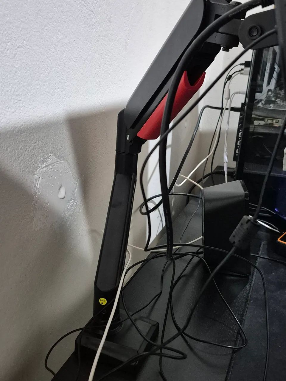 Monitor LG Ultra Gear 180hz com Braço Articulado - Foto 4