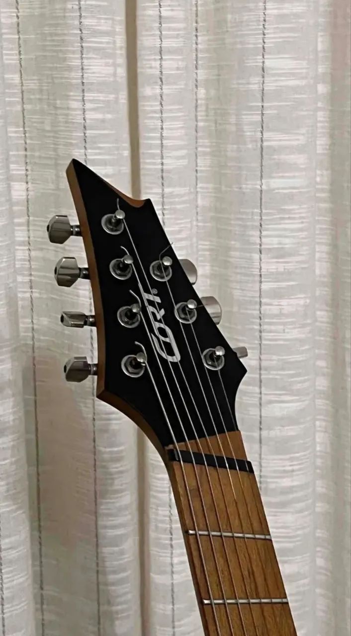 Guitarra Cort 7 cordas 