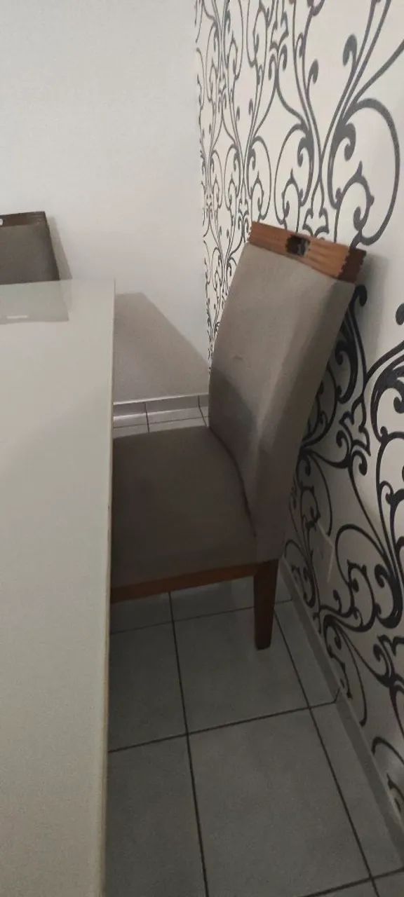 Vendo mesa de jantar com 4 cadeiras  - Foto 2