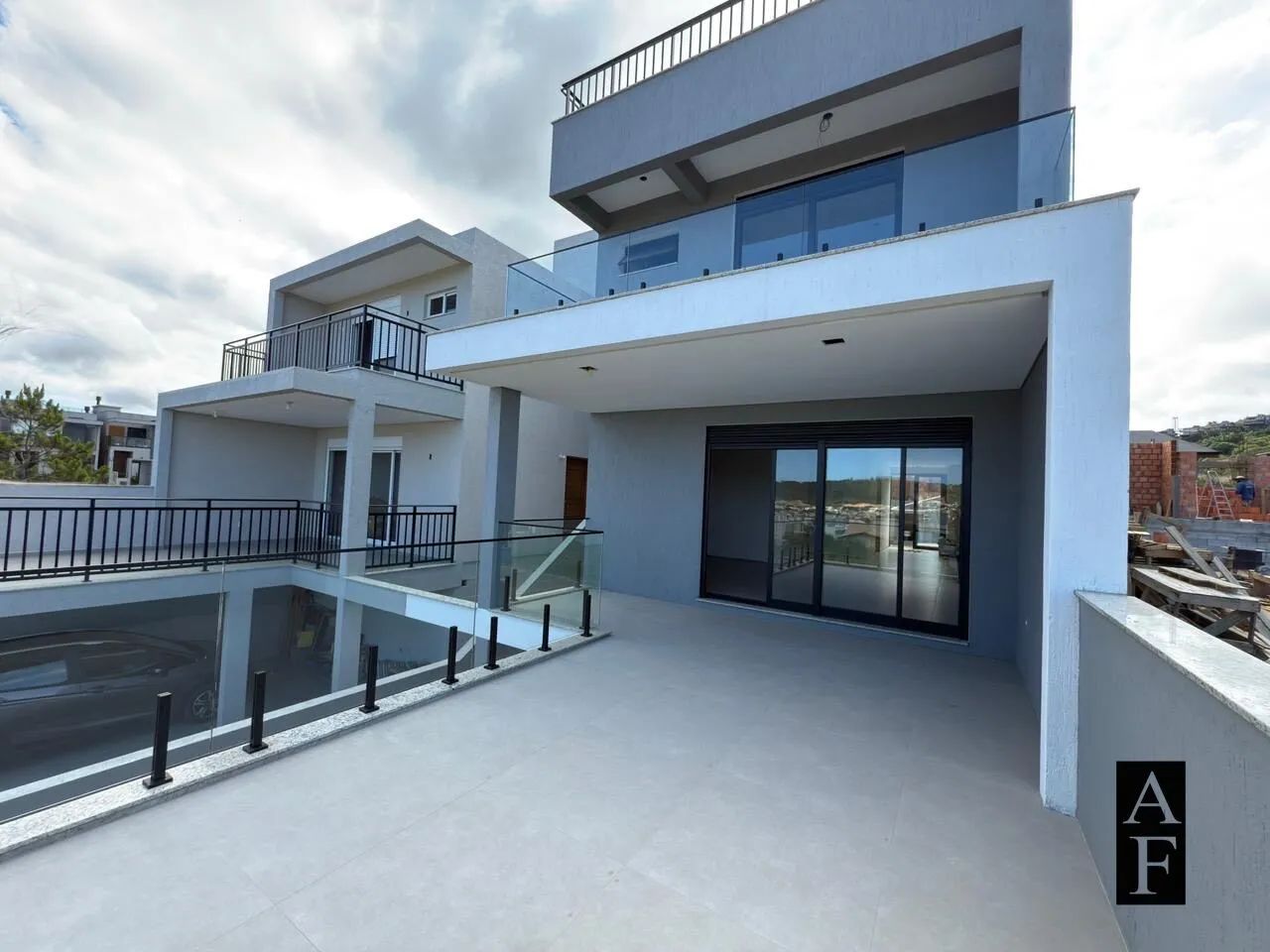Casa com Terraço e Garagem Coberta - Foto 2