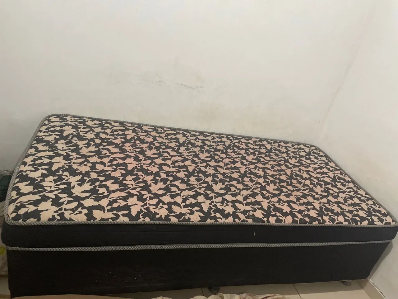 Vende-se cama de solteiro 