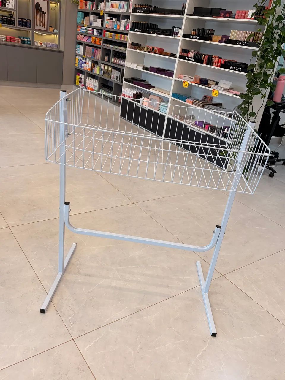 Banca De Ofertas Loja Cesto Expositor Aramado.