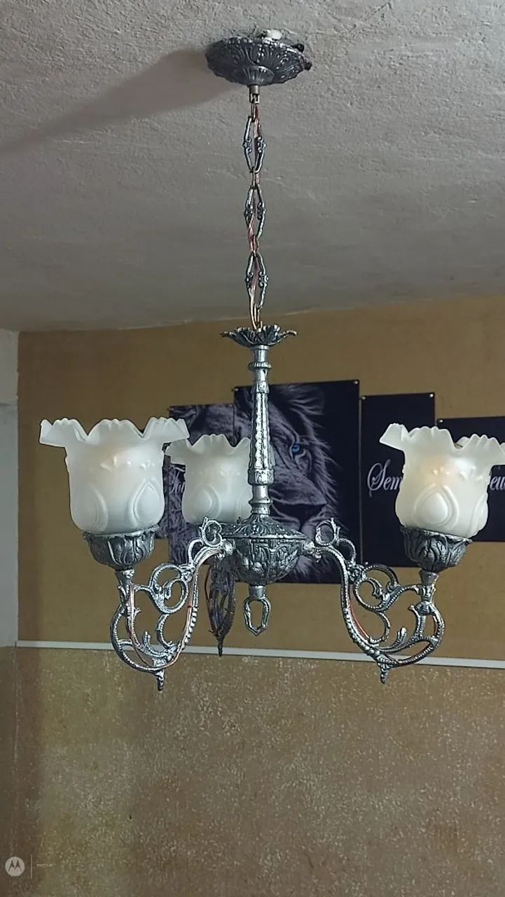Lustre colonial 