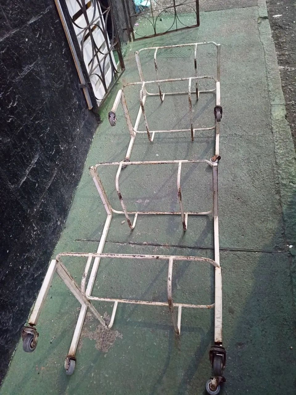 Mesa de ferro antiga 100 $ cada unidade  - Foto 4
