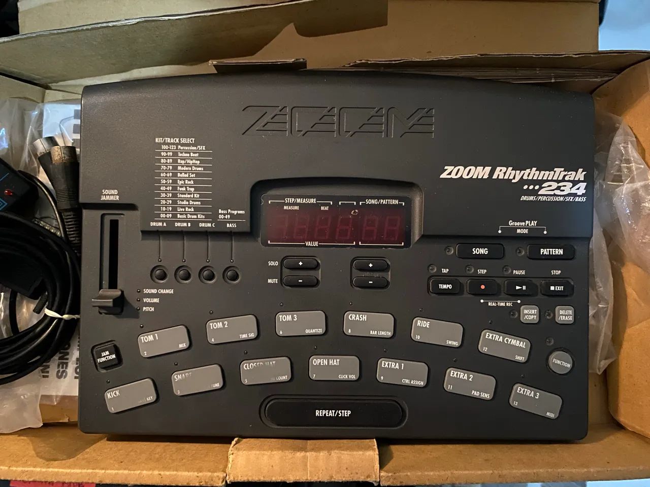 Drum Machine bateria eletrônica Zoom Rhythmtrack 234 vintage com