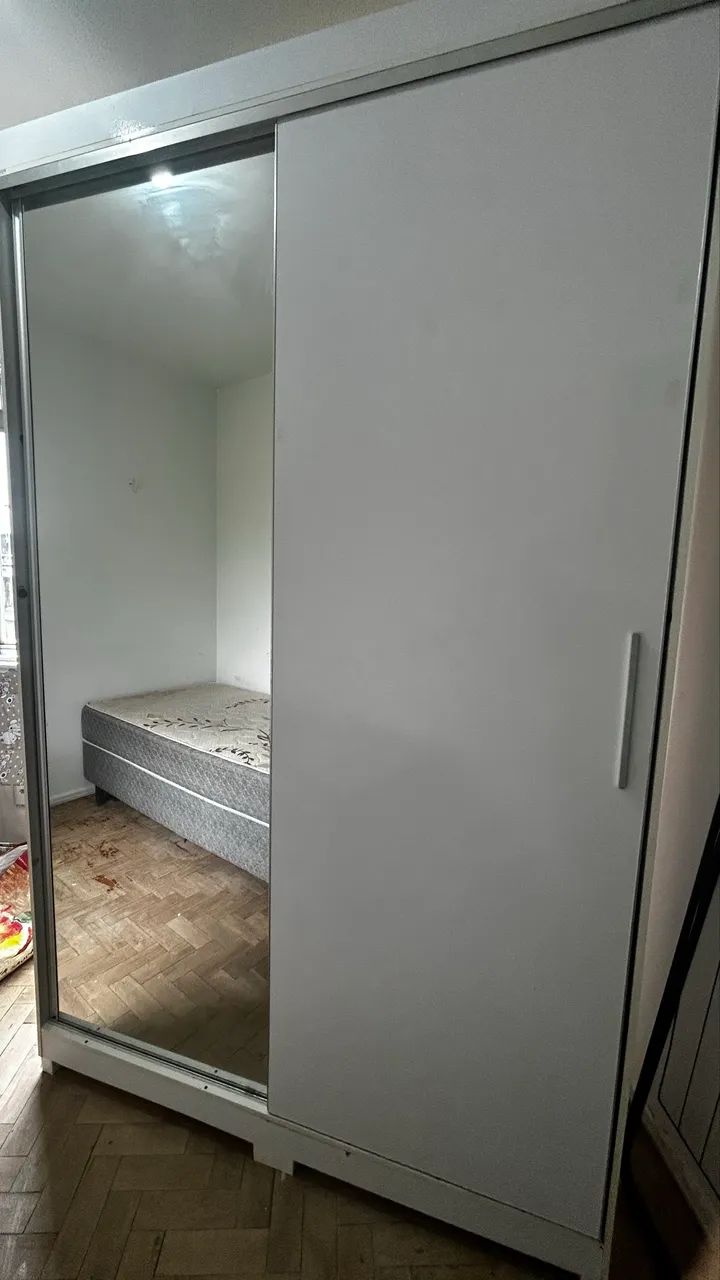 Venda de guarda-roupa e cama