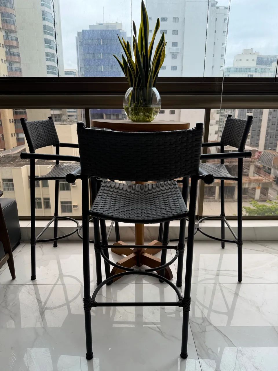 Mesa Bistrô com 3 Banquetas