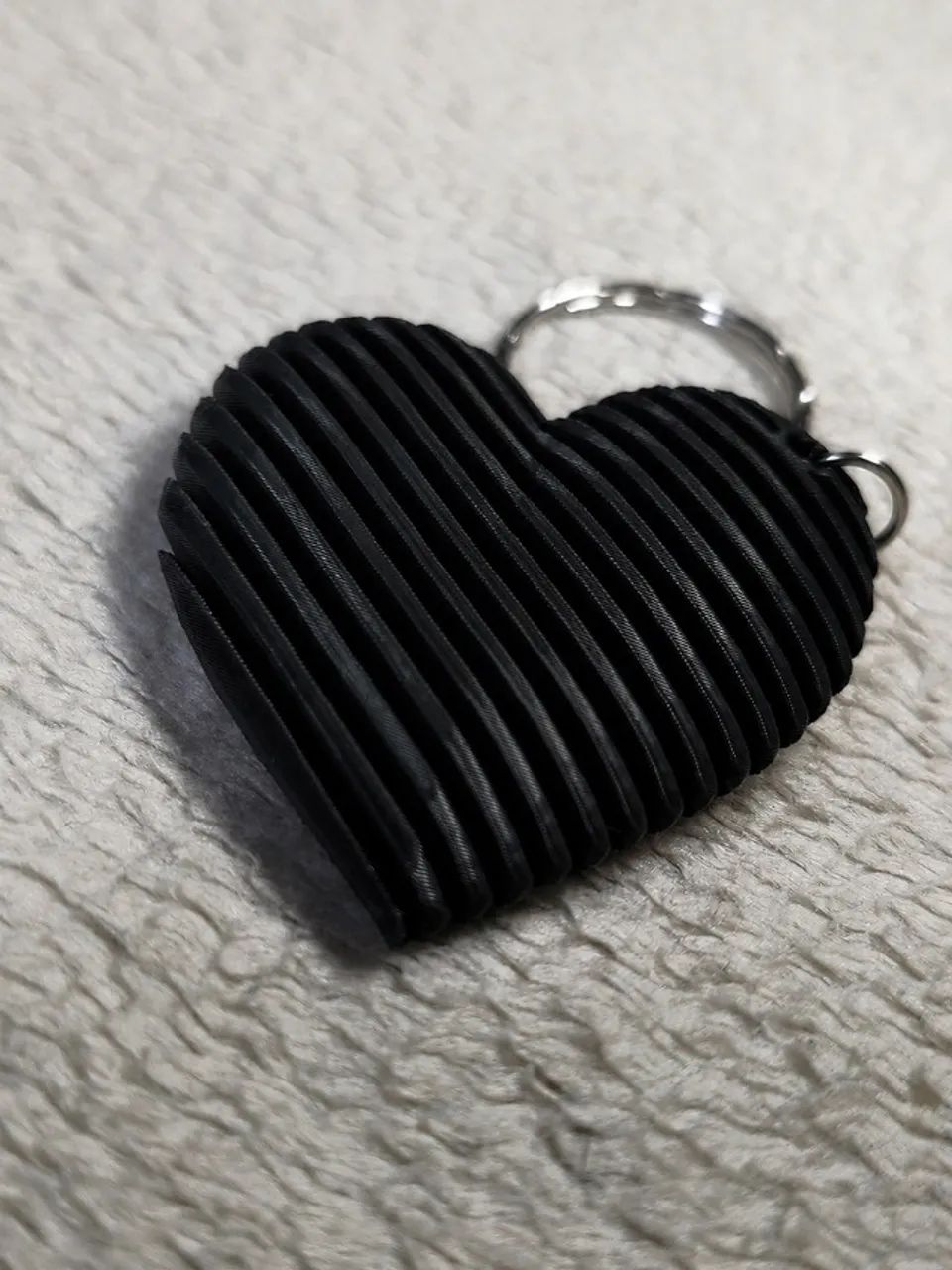 Chaveiro Coração Preto Listrado - Foto 3