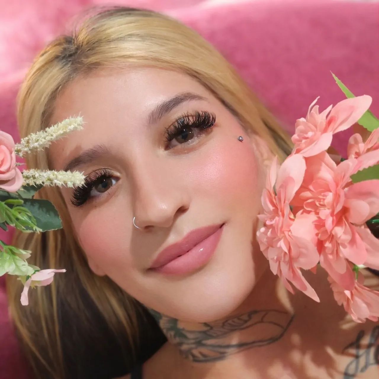 Modelo para extensão de cílios 