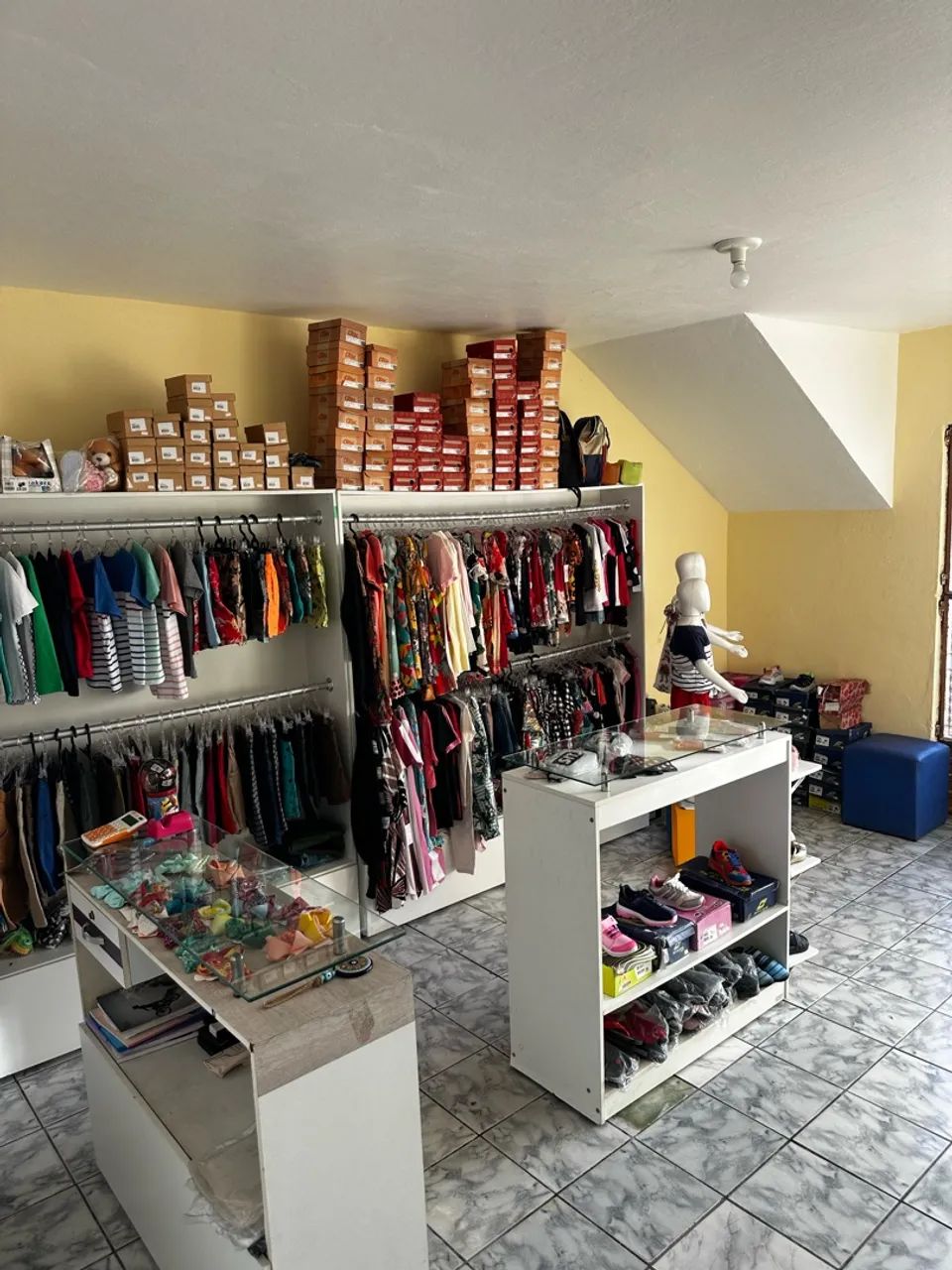 Vendo loja infantil completa 
