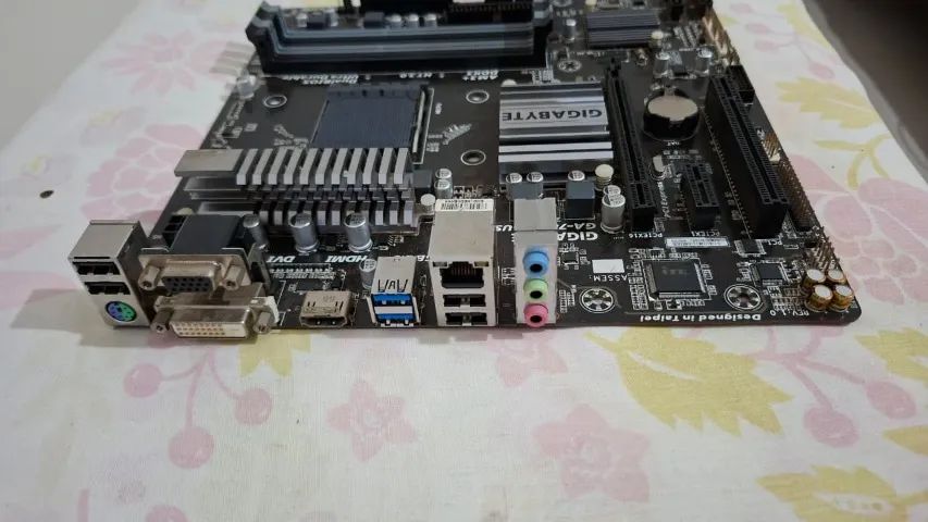 Placa-Mãe Gigabyte AM3 / AM3+  - Foto 2