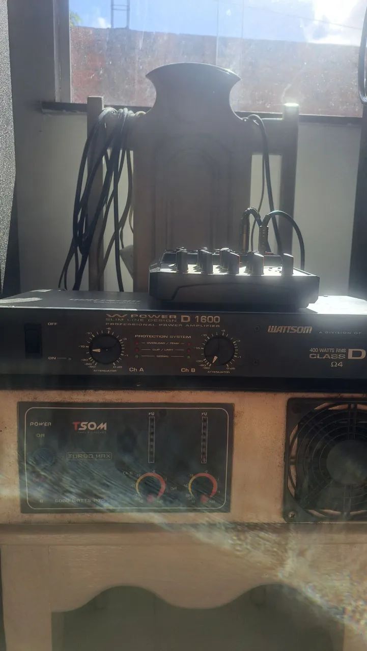 Vendo duas caixas de som e mesa de som  - Foto 4