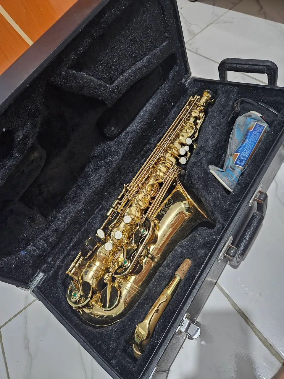Saxofone Alto Eagle Dourado com Case - Foto 2