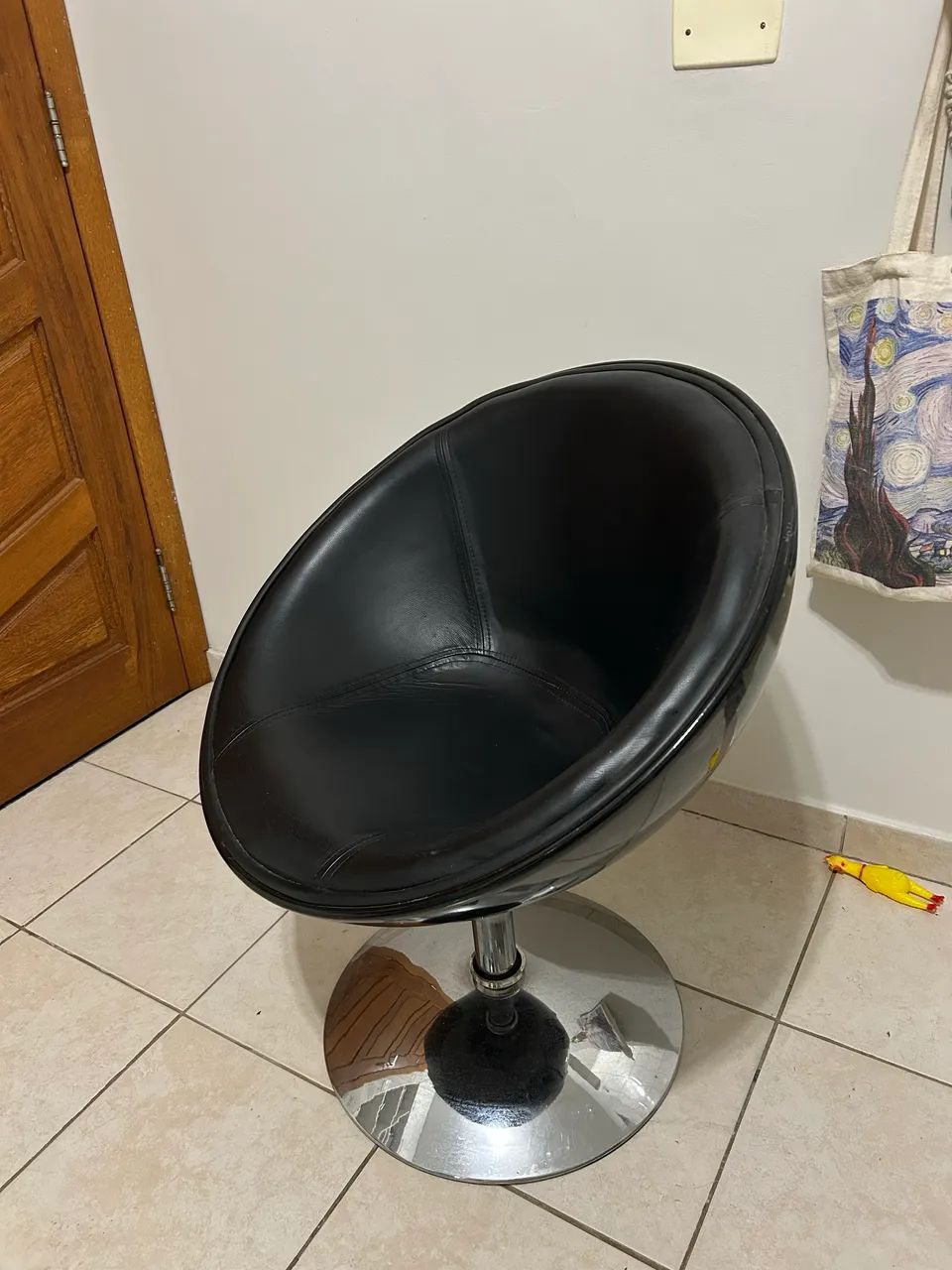 Poltrona Egg/Bowl Giratória Preta - Courino + Base Cromada - Foto 2
