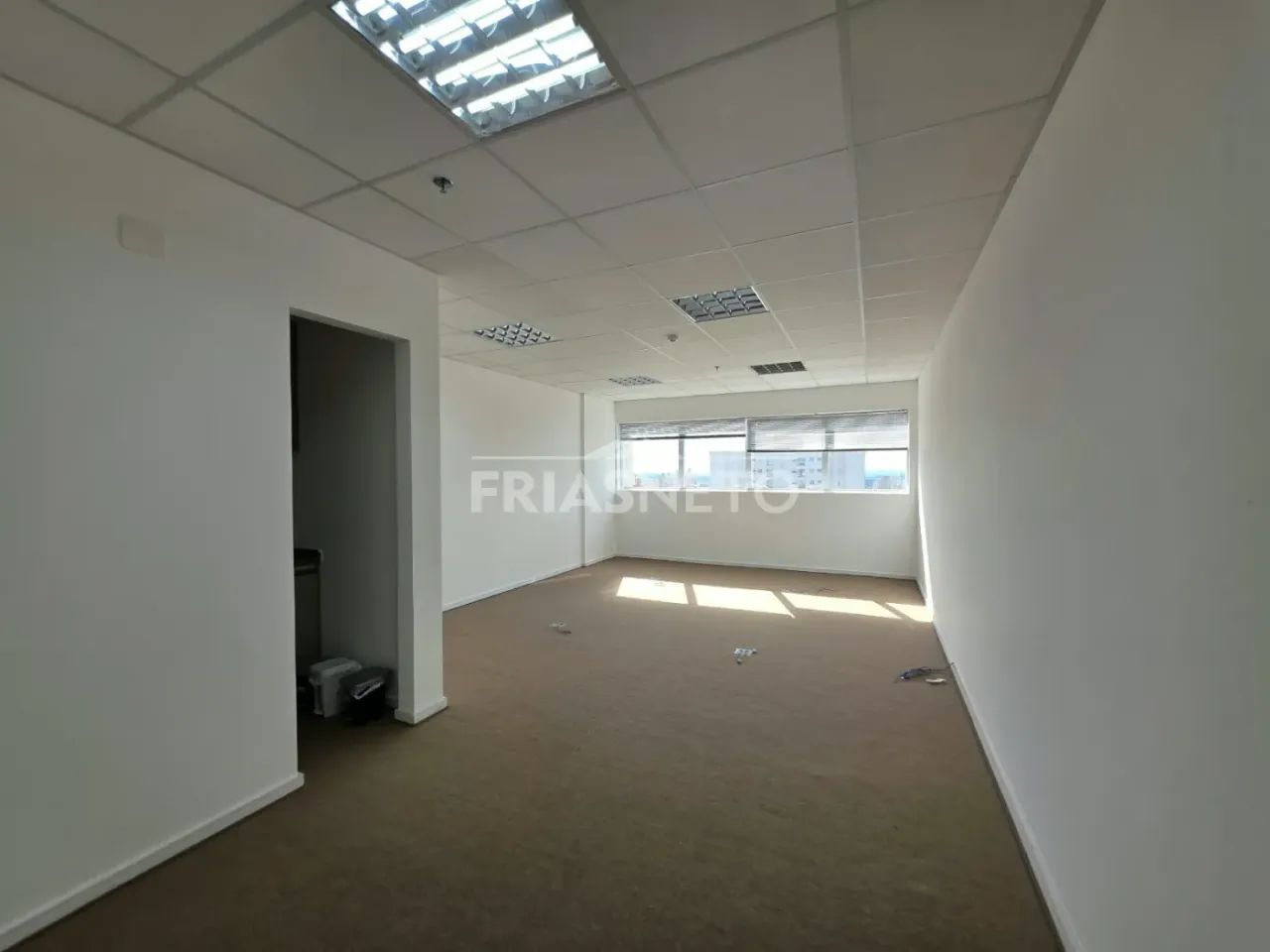 Sala comercial à venda no condomínio Comercial Head Tower