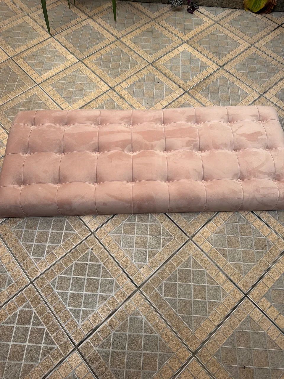 Cabeceira para cama na cor rosa 