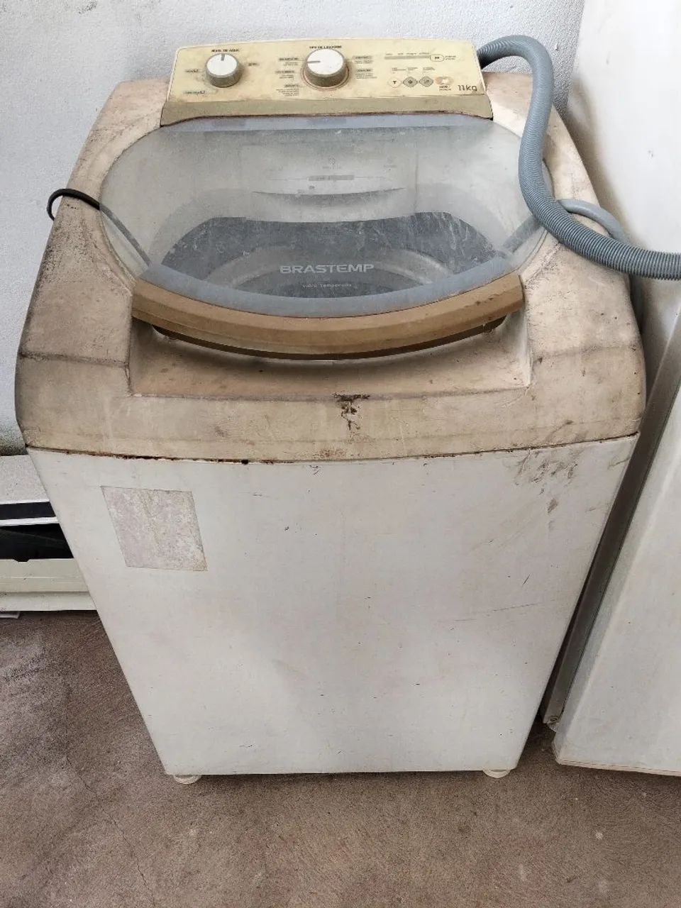 Máquina de lavar usada e em perfeitas condições.