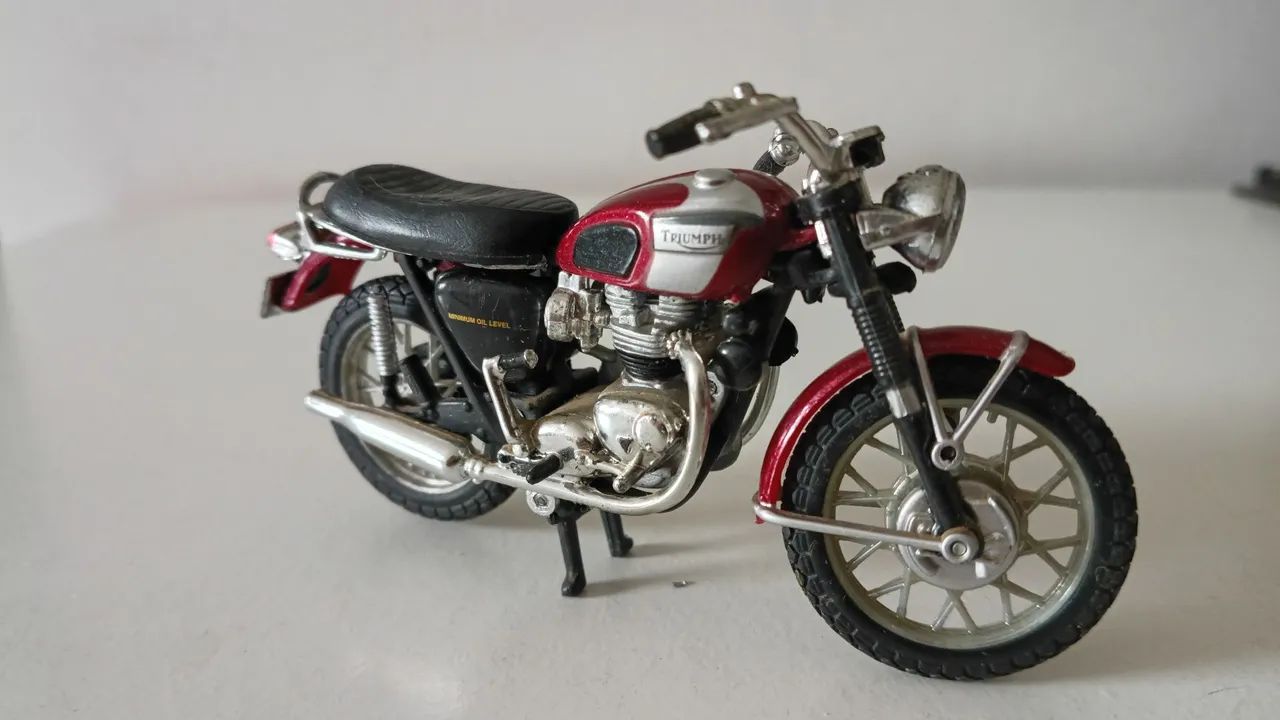 Miniatura de moto clássica 