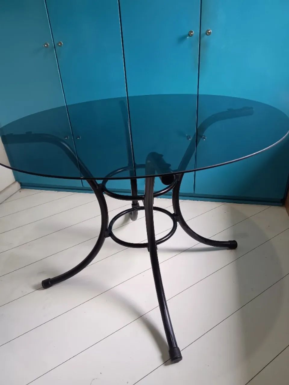 Round Dining Table470982790470717441