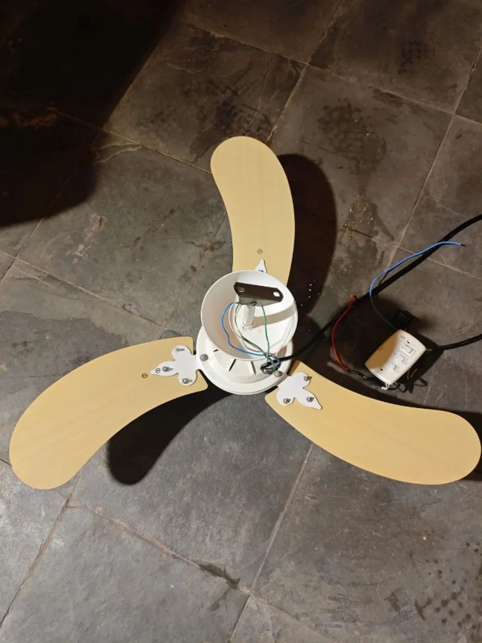 Ventilador De Teto 127V Branco e Madeira - Foto 3