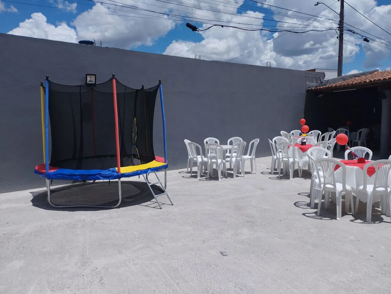 Alugo pula pula e piscina de bolinha.