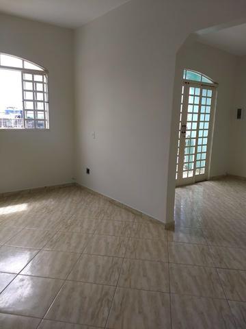 Alugo casa sobrado com 3 quartos setor p sul - Foto 3