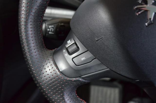PEUGEOT 208 URBANTECH 1.6 AUT 2018 - Foto 11