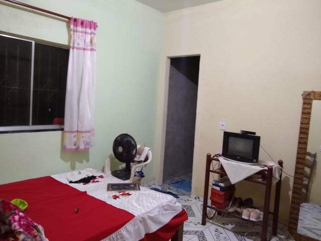 Vende-se uma casa
