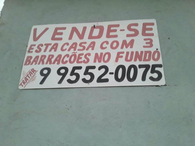 Casa boa com um Ponto de comercio com 3 barracoes no fundo toda forrada